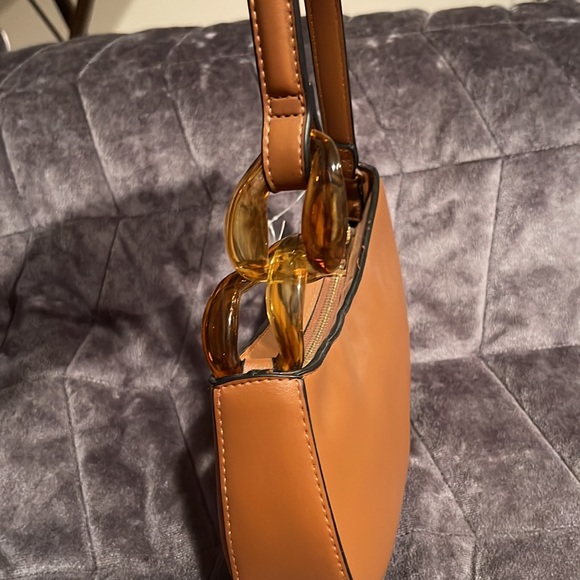 Contemporary baguette handbags - Picture 4 of 4